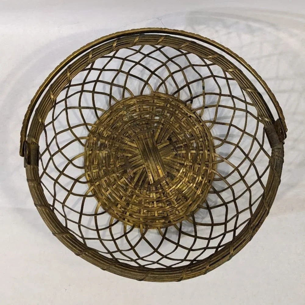Vintage Brass Wire Basket Woven Lattice Metal Round Fruit Bowl Embossed‎ Handle